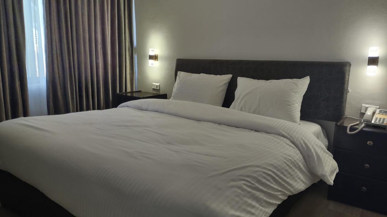 Black Iris Hotel Madaba