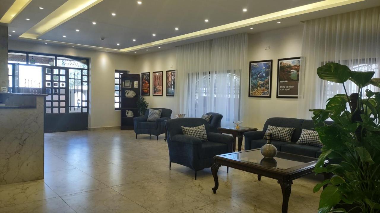 Black Iris Hotel 3*