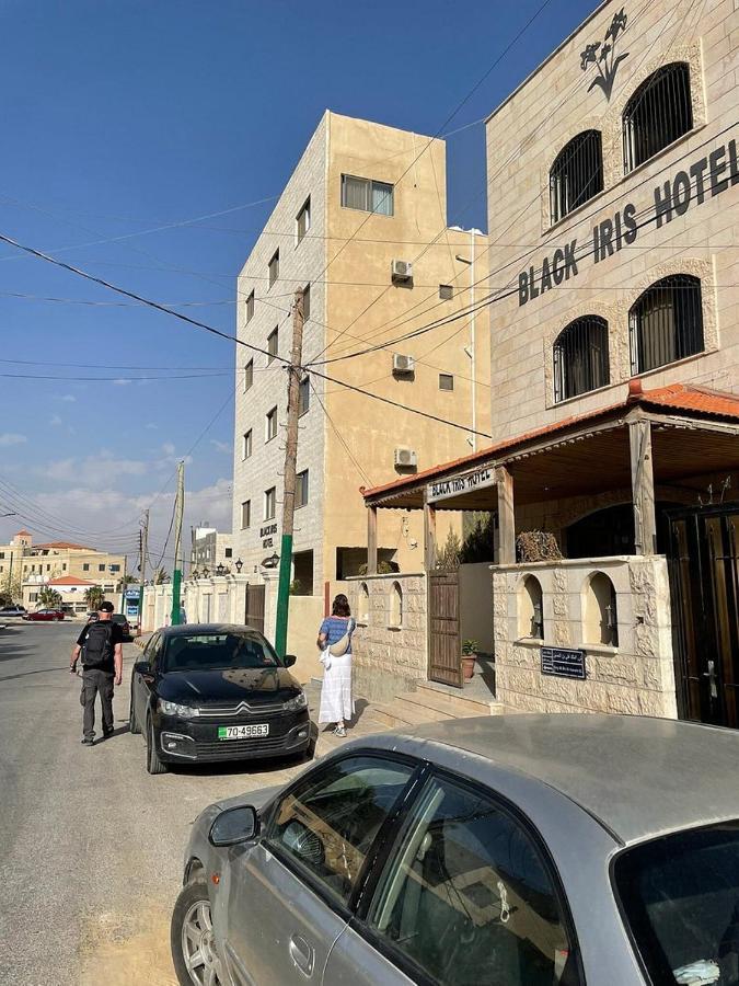 Black Iris Hotel 3*